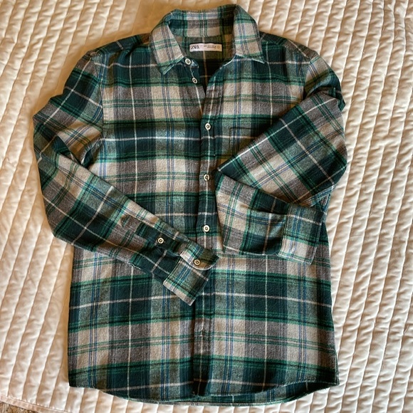 Great looking green Zara- Men’s relaxes flannel fit shirt. - Picture 3 of 13